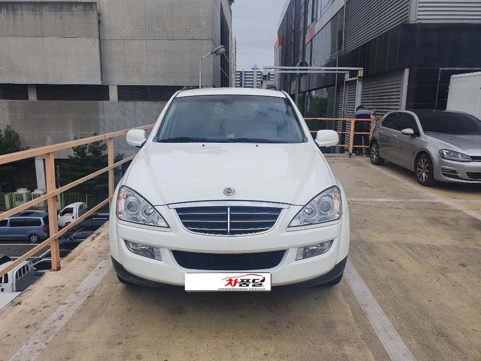 뒷자리 넓고 저렴한 뉴카이런 중고차 차품딜에서!